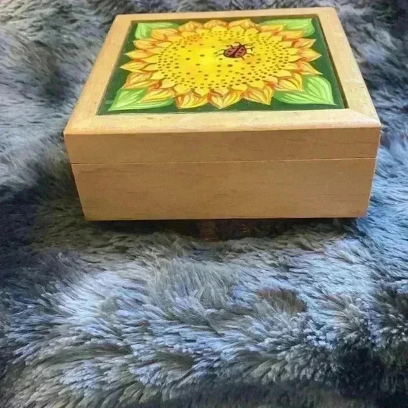 Sunflower trinket box with hand  painted tile top - Picture 4 of 16